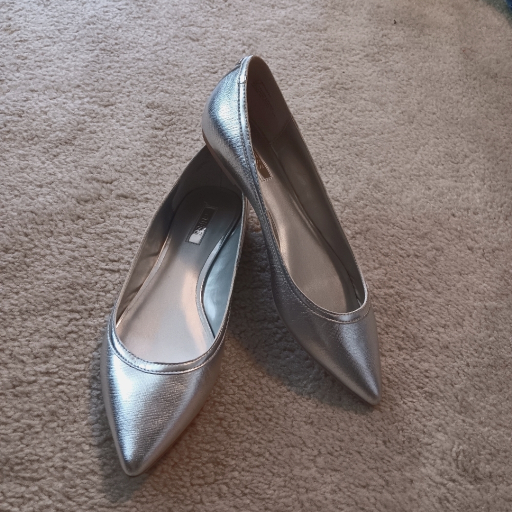 GUESS GWFabita Metallic Silver Leather Women's Ballet Flats 7.5M NEW in BOX